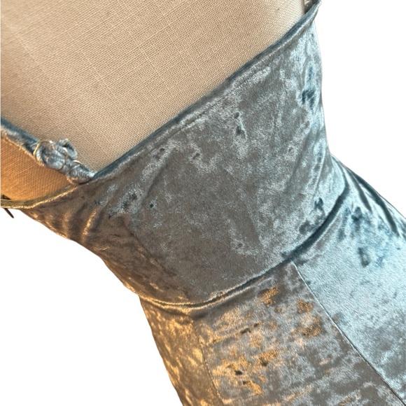 Velvet dress - Picture 4 of 9